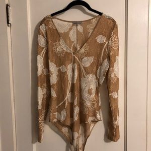 Nude tab white lace bodysuit long sleeve